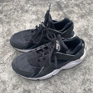 ❌SOLD❌ NIKE • Air • Women’s Huarache